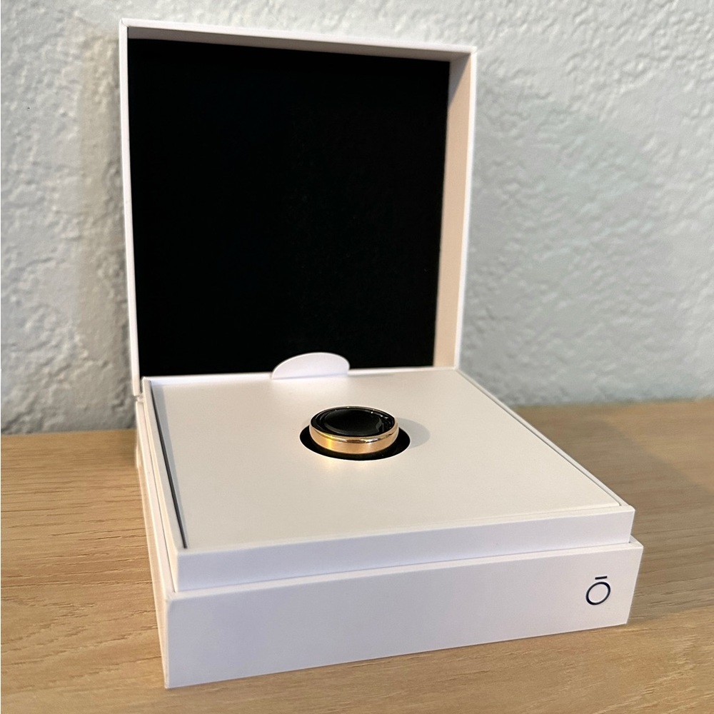 Oura Ring: Gen3 Horizon Rose Gold Size 8 — Never Worn